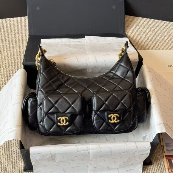Classic CHANEL Bag: A Stylish and Versatile Choice for Elegance - Picture 5 of 14